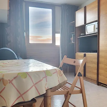 Studio. 5 Eme Etage. Deux Personnes. *